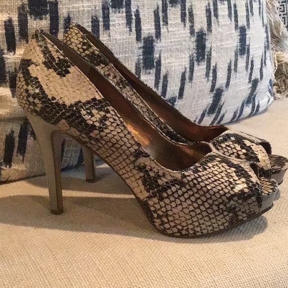 Nine West Shoes - Nine West pumps faux snake print